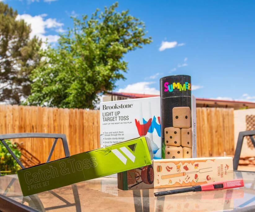 Newly Remodeled Family Friendly Home Page Exterior foto