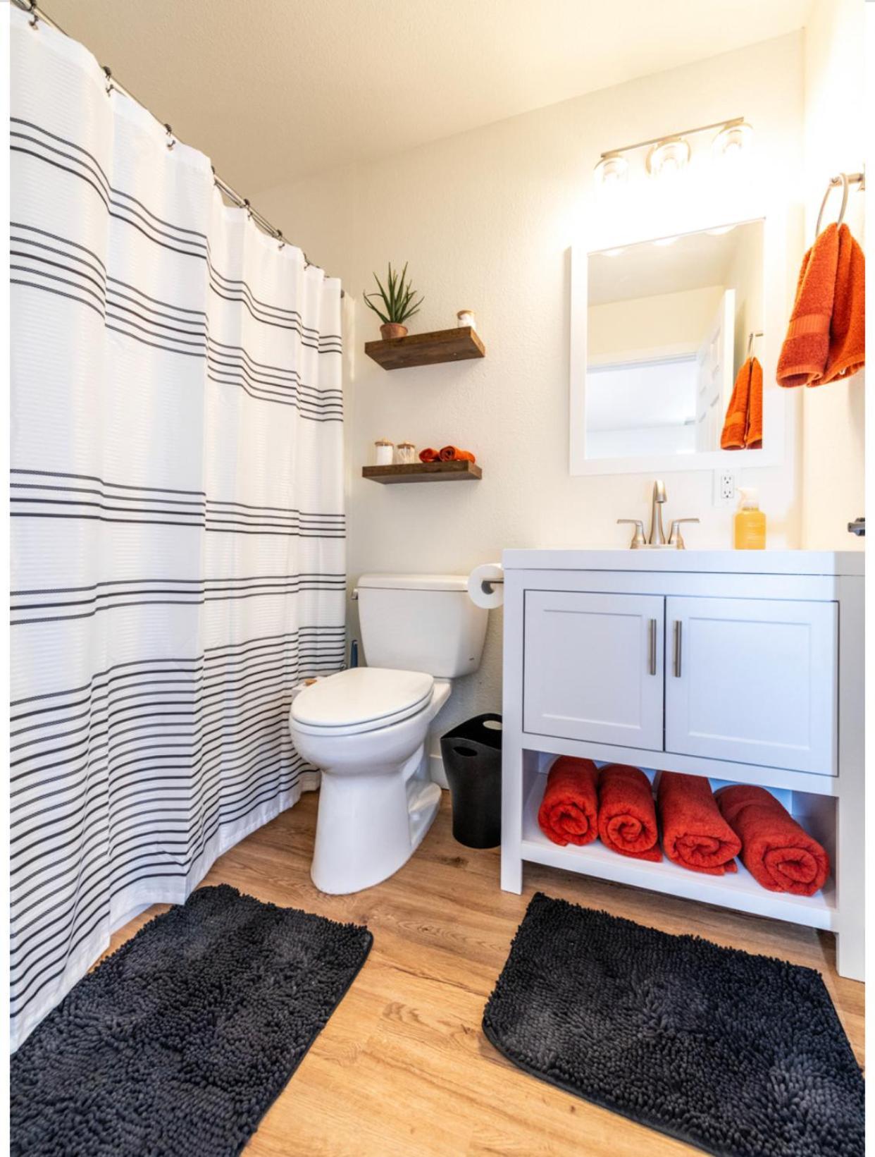 Newly Remodeled Family Friendly Home Page Exterior foto