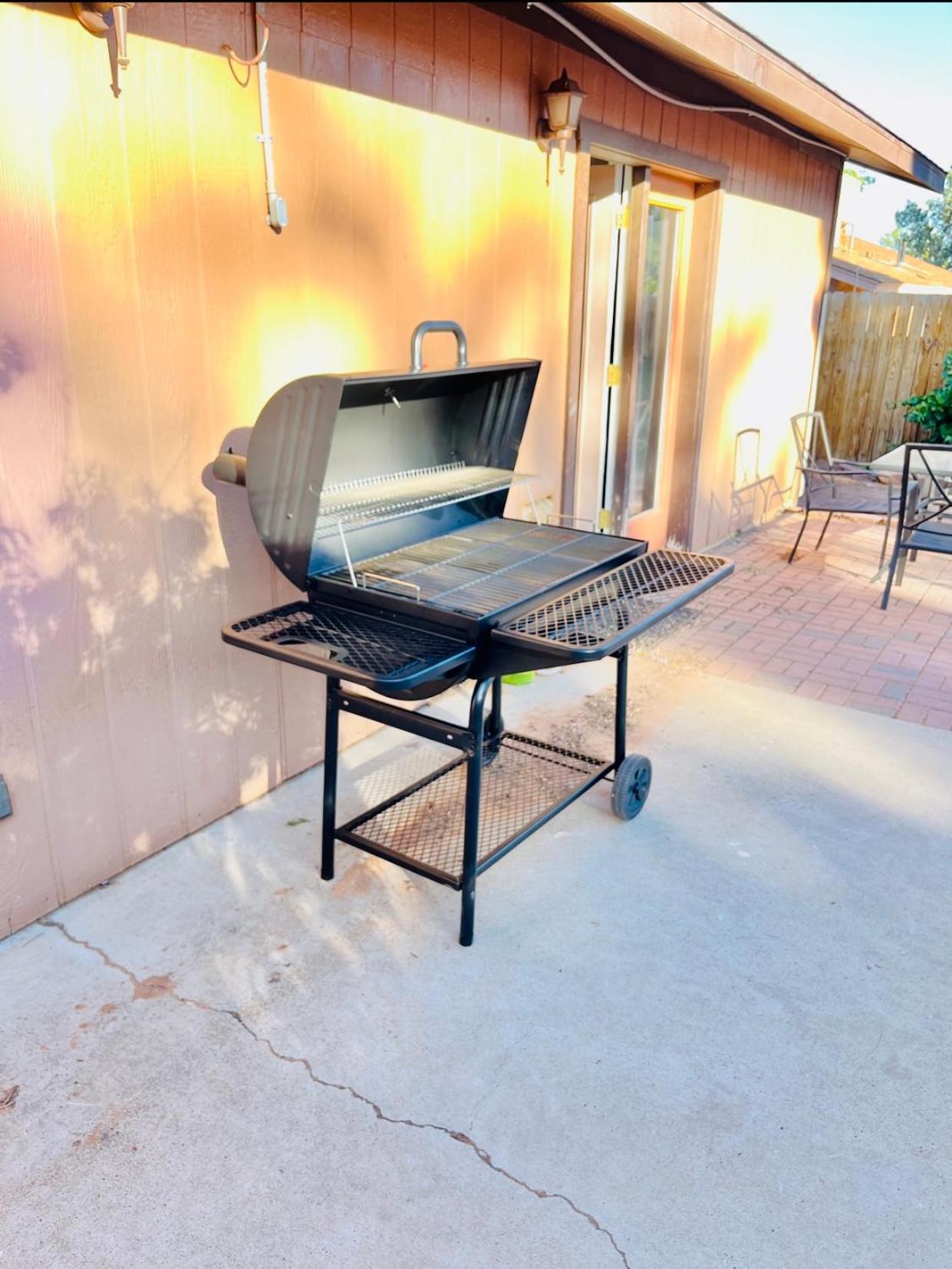 Newly Remodeled Family Friendly Home Page Exterior foto