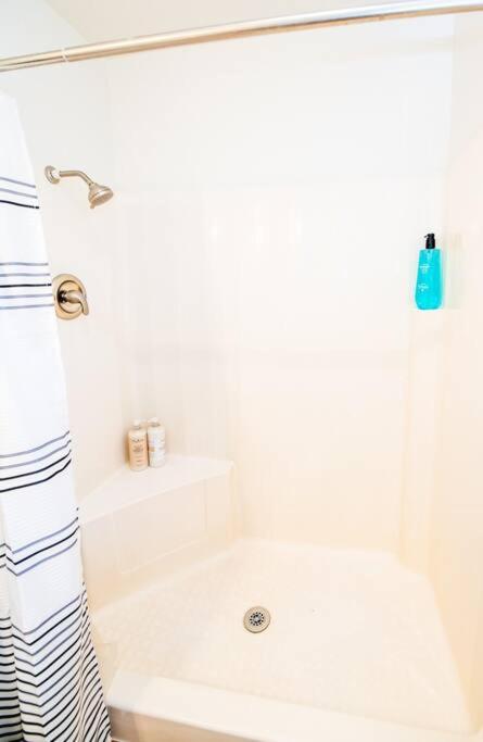 Newly Remodeled Family Friendly Home Page Exterior foto